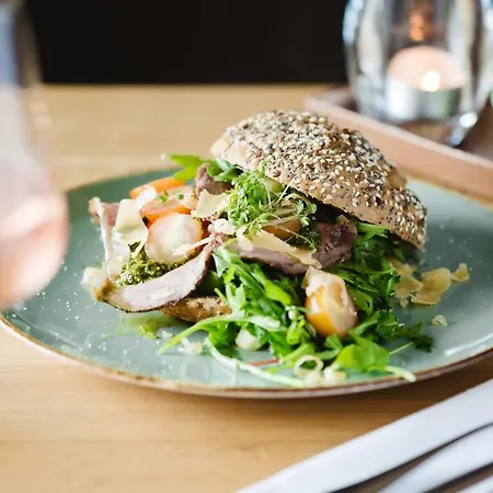 Restaurant De Wolfsberg 4*