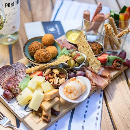 Hotel Restaurant De Wolfsberg 4*