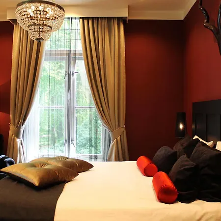 Hotel Restaurant De Wolfsberg 4*